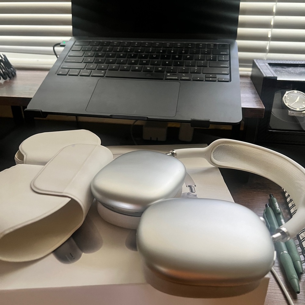 AirPod maxes